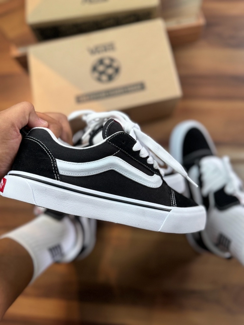 Vans KNU- Preto/Branco