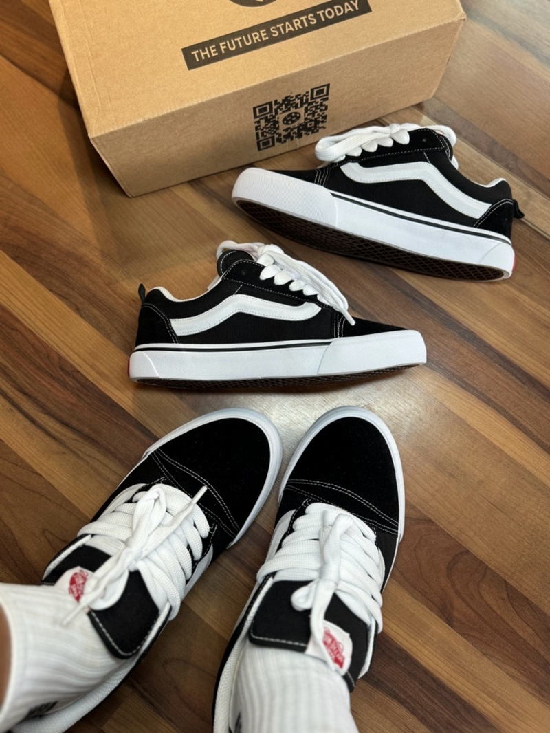 Vans KNU- Preto/Branco
